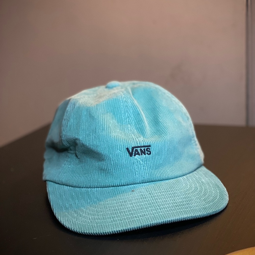 Vans Fabiana Delfino hat in “oil blue”